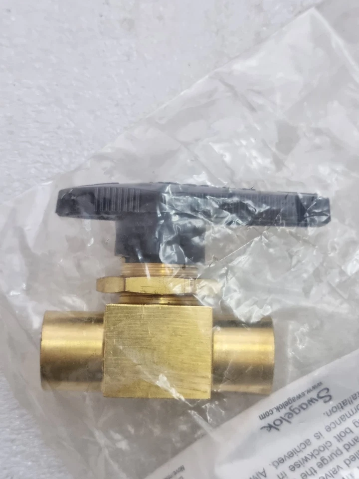 Lot Of 5 Pcs Swagelok B-43F4 Brass 40 Series Ball Valve New B43F4